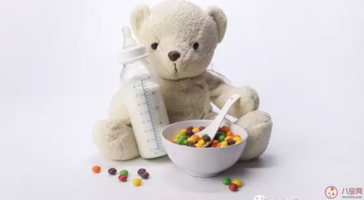 寶寶總愛吐唾沫怎么回事 寶寶吐唾沫是不是肺炎