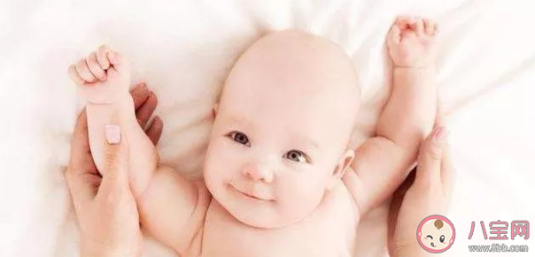 給寶寶做撫觸有什么好處 有必要給孩子做撫觸嗎