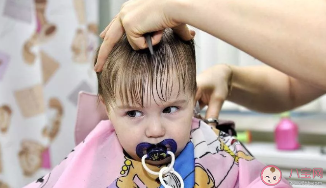 為什么孩子剪頭發會哭 怎么避免給孩子剪頭發哭