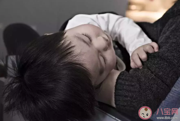 給孩子喝什么水好 什么樣的水是寶寶應(yīng)該喝的水