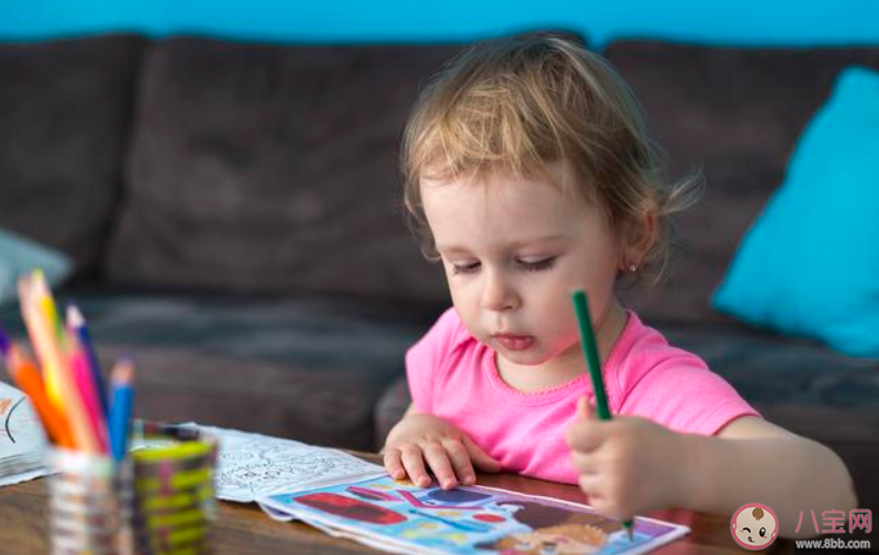 孩子從小左撇子要糾正嗎 為什么有人天生是左撇子嗎 孩子從小左撇子要糾正嗎 為什么有人天生是左撇子嗎
