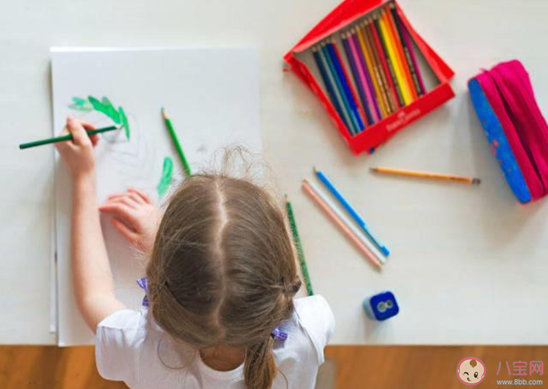 孩子從小左撇子要糾正嗎 為什么有人天生是左撇子嗎 孩子從小左撇子要糾正嗎 為什么有人天生是左撇子嗎