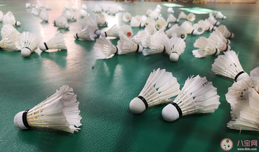 一個人靜靜聽歌的心情朋友圈 一個人靜靜聽歌的感想