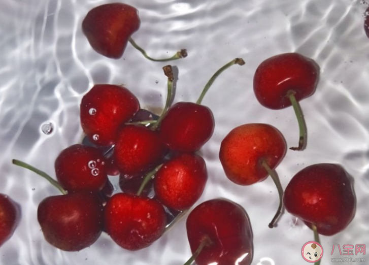 喜歡靜靜地聽歌說說句子 關于喜歡靜靜地聽歌的朋友圈