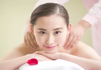 坐月子誰伺候合適 產婦坐月子誰伺候比較好