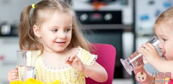 寶寶小便一天幾次正常  怎樣判斷孩子是否缺水