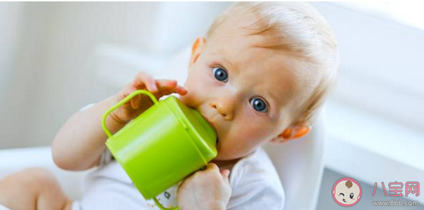 寶寶小便一天幾次正常  怎樣判斷孩子是否缺水