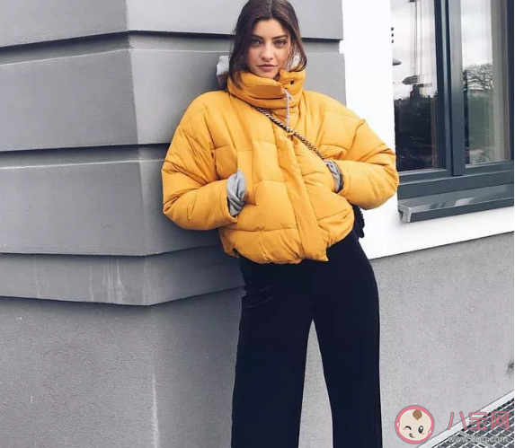 銀色羽絨服怎么搭配  銀色羽絨服搭配什么衣服好看