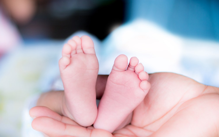 寶寶蛻皮是怎么回事 新生寶寶蛻皮正常嗎