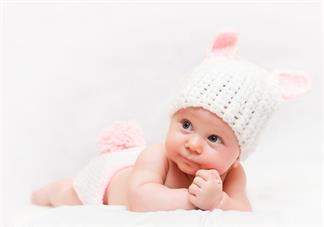 寶寶蛻皮是怎么回事 新生寶寶蛻皮正常嗎