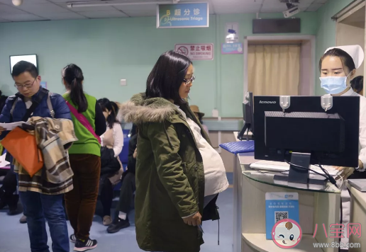 生產時穿裙子還是褲子方便 裙子和褲子哪個適合待產穿 生產時穿裙子還是褲子方便 裙子和褲子哪個適合待產穿