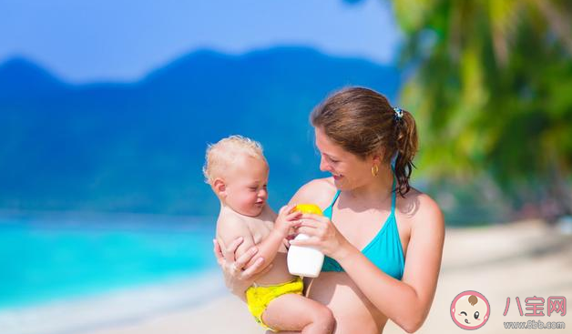 給寶寶防曬霜要涂在哪些部位 寶寶涂了防曬霜需要卸妝嗎 給寶寶防曬霜要涂在哪些部位 寶寶涂了防曬霜需要卸妝嗎