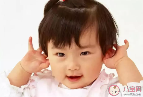 寶寶打自己腦袋是自閉癥嗎  寶寶揪自己的頭發(fā)怎么回事