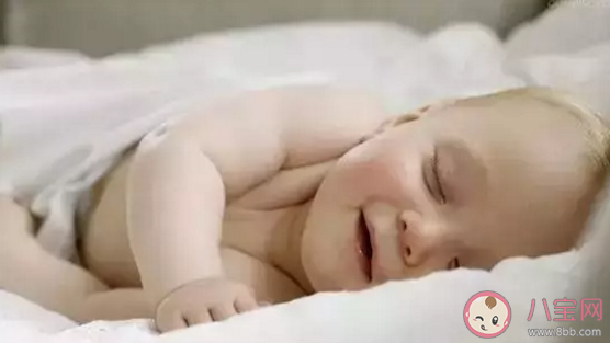 嬰兒趴著睡會不會影響腿型 小孩趴著睡要不要翻過來 嬰兒趴著睡會不會影響腿型 小孩趴著睡要不要翻過來