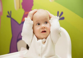 夏天給寶寶剃光頭有什么危害 如何給孩子剪一個(gè)既涼快又安全的發(fā)型