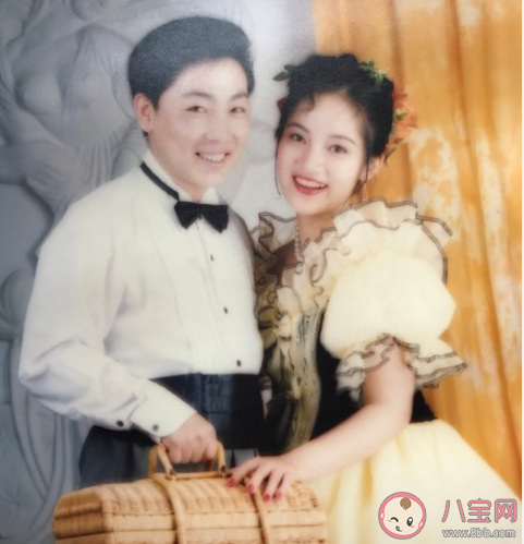 當年爸爸怎么追到媽媽的 爸爸媽媽是怎樣在一起的