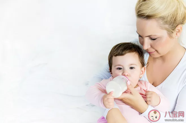 0~12月齡寶寶吃多少奶 0~12月齡寶寶吃奶量參照表 0~12月齡寶寶吃多少奶 0~12月齡寶寶吃奶量參照表