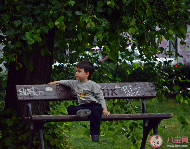 自卑到骨髓的孩子是怎么養出來的 父母哪些行為會造成孩子自卑