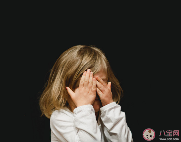 自卑到骨髓的孩子是怎么養出來的 父母哪些行為會造成孩子自卑