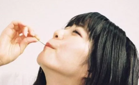 性格內向的人有多累 性格內向怎么改變