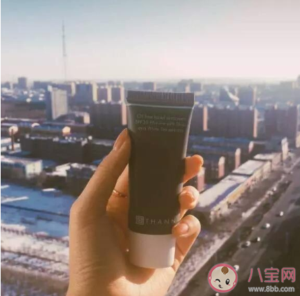 去年開封的防曬霜今年還可以用嗎 過期的防曬霜有什么用途 去年開封的防曬霜今年還可以用嗎 過期的防曬霜有什么用途