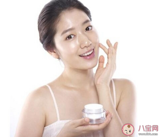 夏季皮膚喜歡出油是什么原因 夏季皮膚愛(ài)出油怎么辦 夏季皮膚喜歡出油是什么原因 夏季皮膚愛(ài)出油怎么辦