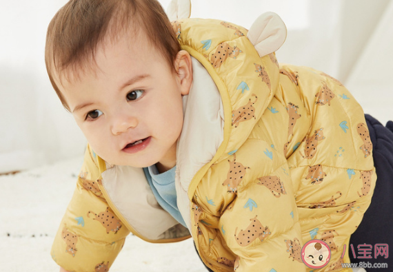 寶寶冬天穿棉衣好還是羽絨服好 寶寶冬天穿多少衣服適宜