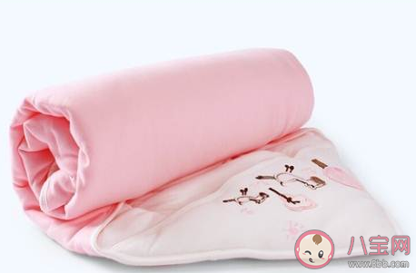 新生兒一個包被夠不夠用 新生兒包被幾個夠用