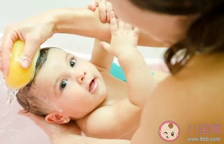 孩子夏天游泳受涼了怎么辦 孩子游泳著涼怎么推拿 孩子夏天游泳受涼了怎么辦 孩子游泳著涼怎么推拿