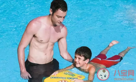 寶寶4歲開始學游泳好嗎 孩子怕水怎么辦