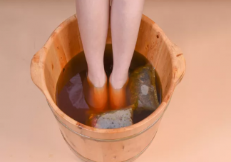 泡腳用什么中藥材比較好 夏天泡腳要注意什么