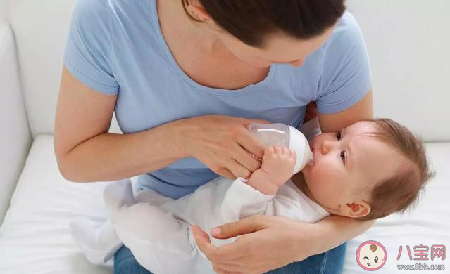 寶寶吃奶粉消化不良有什么癥狀表現(xiàn) 吃奶粉寶寶消化不良怎么喂好 寶寶吃奶粉消化不良有什么癥狀表現(xiàn) 吃奶粉寶寶消化不良怎么喂好