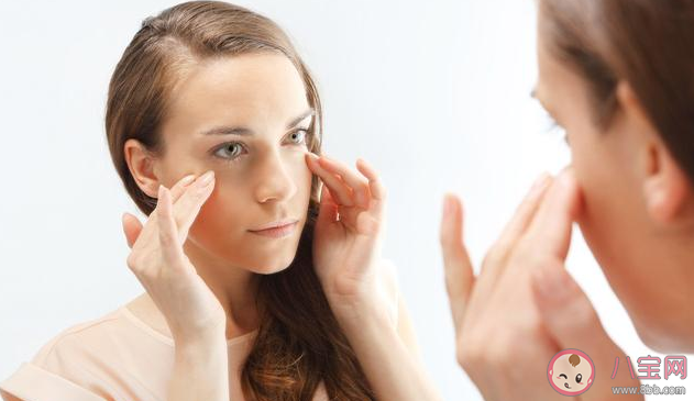 眼皮浮腫是怎么回事 眼皮浮腫和什么有關