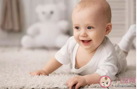 炎熱的夏季怎么給寶寶穿衣 夏季寶寶穿衣服要注意些什么 炎熱的夏季怎么給寶寶穿衣 夏季寶寶穿衣服要注意些什么