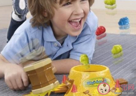 孩子總是亂丟自己的玩具不愛惜怎么辦 如何讓孩子學會愛惜身邊的東西