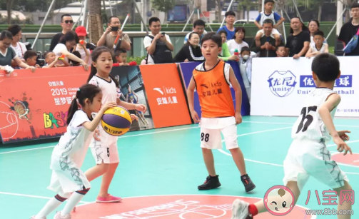 孩子打籃球能交到更多朋友嗎 從小打籃球對學習有幫助嗎