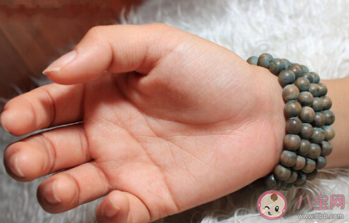 孕期手脫皮是不是血熱造成的 孕婦血熱引起的手脫皮如何解決 孕期手脫皮是不是血熱造成的 孕婦血熱引起的手脫皮如何解決