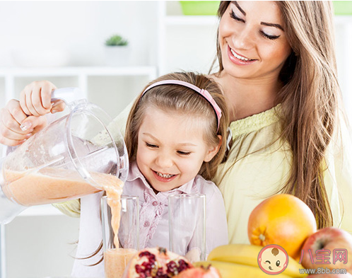 孩子喜歡邊吃飯邊喝水是什么原因 孩子喜歡邊吃飯邊喝水怎么辦