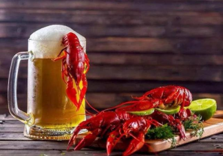 小龍蝦配冰啤對(duì)腸胃有影響嗎 夏天吃小龍蝦要注意什么