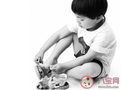 1-3歲的寶寶鞋子如何選擇 給寶寶選擇鞋子要注意些什么 1-3歲的寶寶鞋子如何選擇 給寶寶選擇鞋子要注意些什么