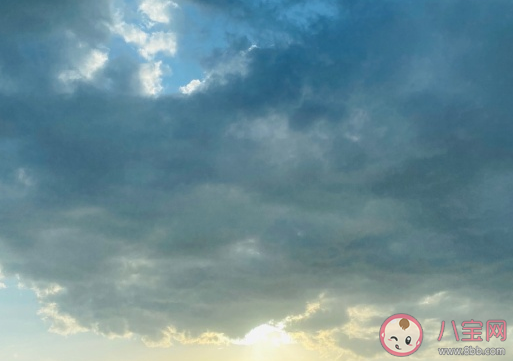 每天下雨該怎么發(fā)朋友圈 天天下雨好煩的朋友圈說說