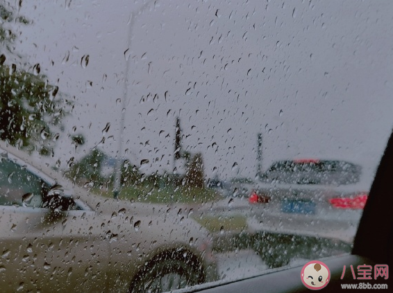 每天下雨該怎么發(fā)朋友圈 天天下雨好煩的朋友圈說說