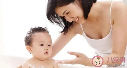 3個月寶寶洗澡水溫多少度合適 寶寶嗆水了怎么辦