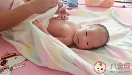 3個月寶寶洗澡水溫多少度合適 寶寶嗆水了怎么辦