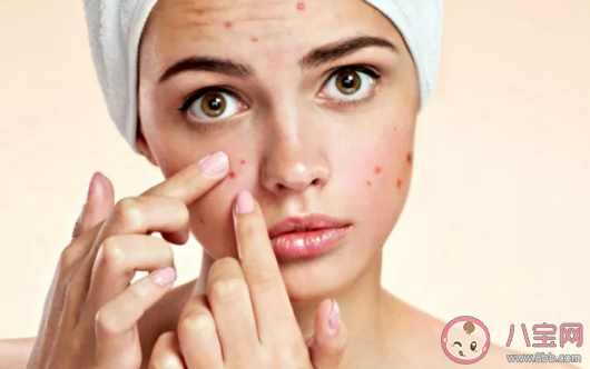 臉不油但是皮膚會反光是怎么回事 為什么有些人皮膚亮 臉不油但是皮膚會反光是怎么回事 為什么有些人皮膚亮