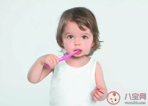 孩子不愛刷牙是什么原因 如何讓寶寶養成良好的刷牙習慣 孩子不愛刷牙是什么原因 如何讓寶寶養成良好的刷牙習慣