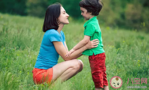 寶寶發(fā)火喜歡打人怎么辦 喜歡撓人踢人怎么處理 寶寶發(fā)火喜歡打人怎么辦 喜歡撓人踢人怎么處理