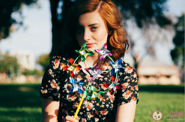 怎么在聊天中和喜歡的女生女生拉近關系 拉近女生關系的幾種聊天技巧