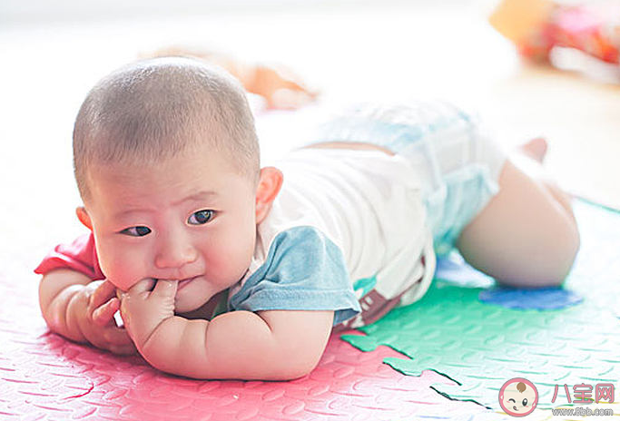 寶寶肚臍臟了扣和擦對嗎 寶寶肚臍臟了怎么清理 寶寶肚臍臟了扣和擦對嗎 寶寶肚臍臟了怎么清理