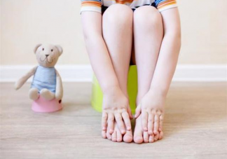 孩子老尿褲子是什么原因 孩子總是尿褲子怎么辦